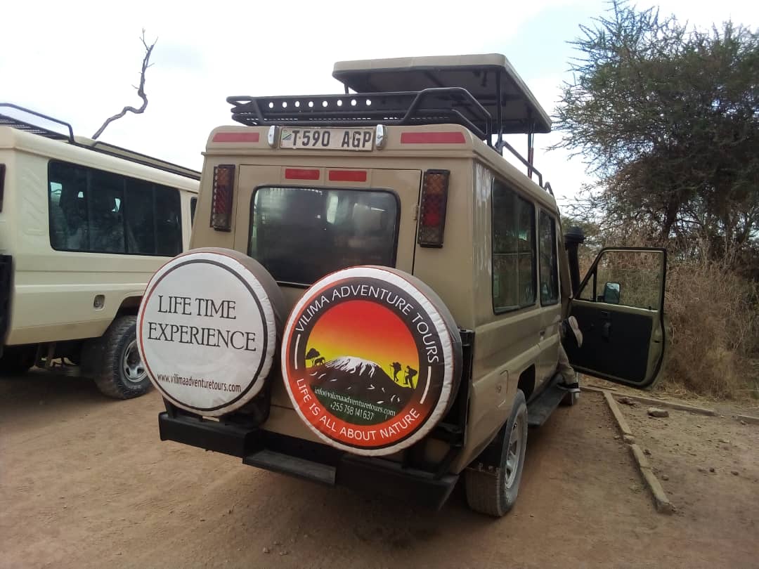 Luxury Tanzania safari vehicle in Serengeti